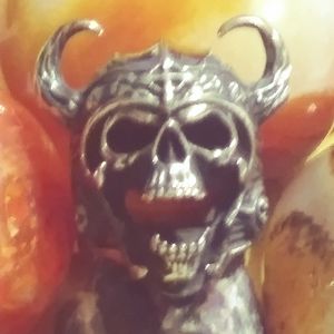 "LOWEST' SILVER MEN'S TRIBAL KING SKULL RING. BRASS WITH PLATINUM OVER-LAY.(R-4)